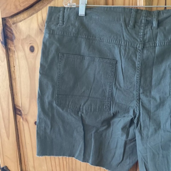 Men’s No Boundaries Stretch Above The Knee green chino shorts size 46 - NWT - Picture 7 of 9